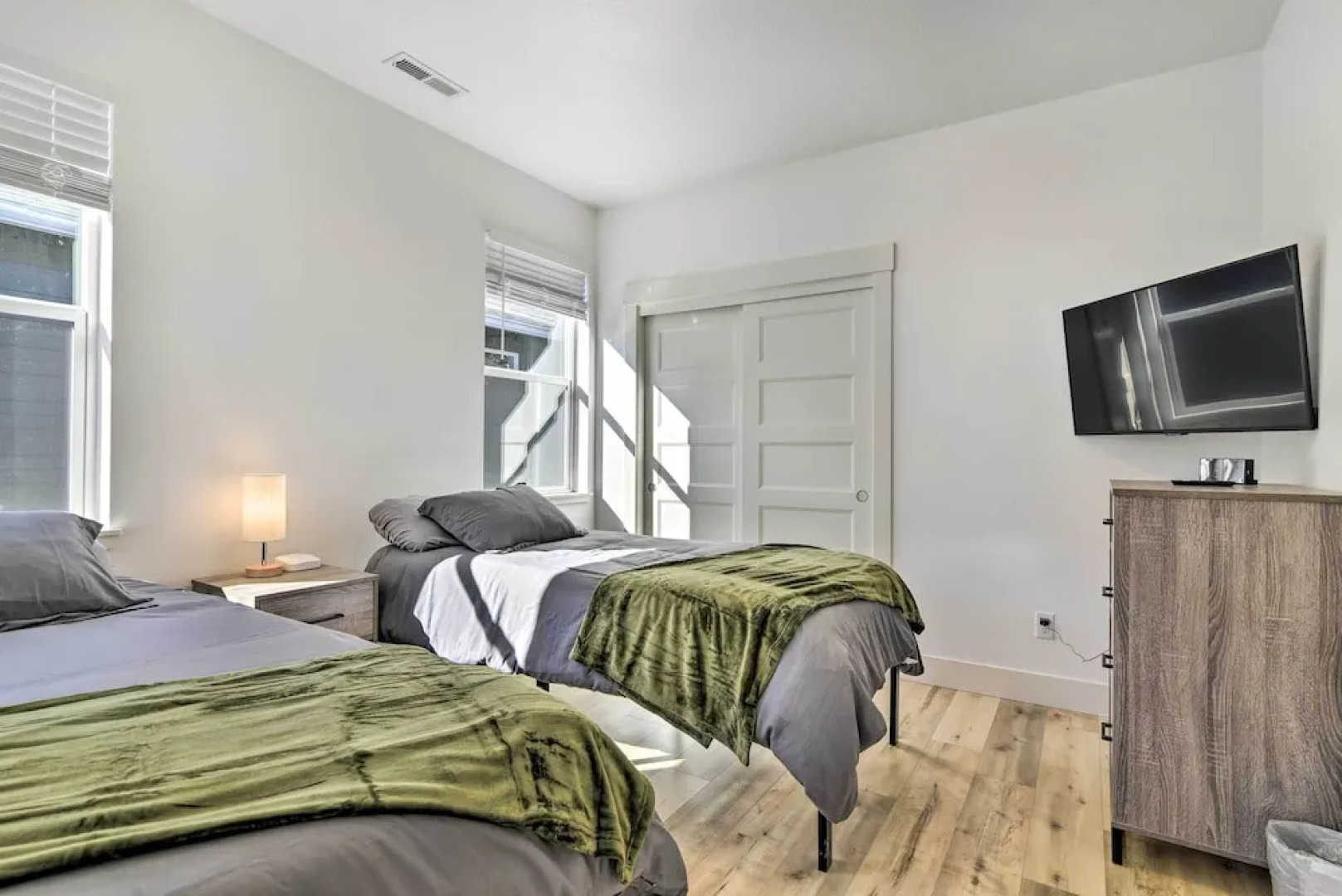 Stunning Stevenson Retreat w/ Mountain Views!