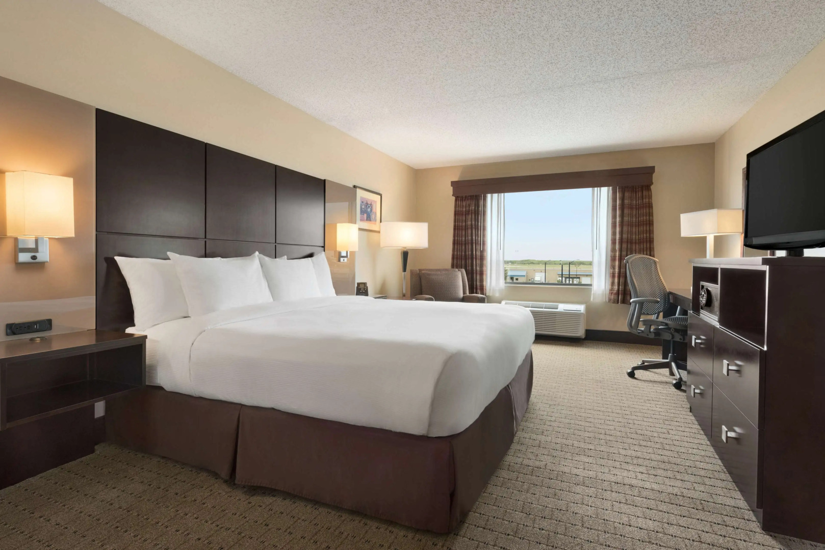 DoubleTree by Hilton Hotel Wichita Airport