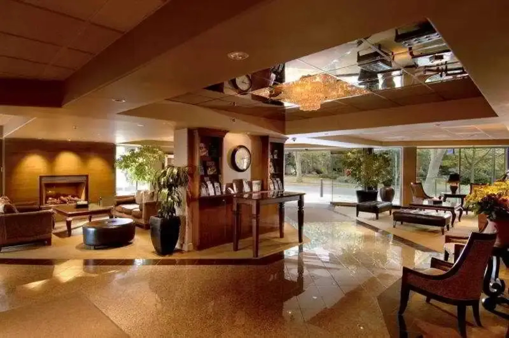 Queen Victoria Hotel & Suites