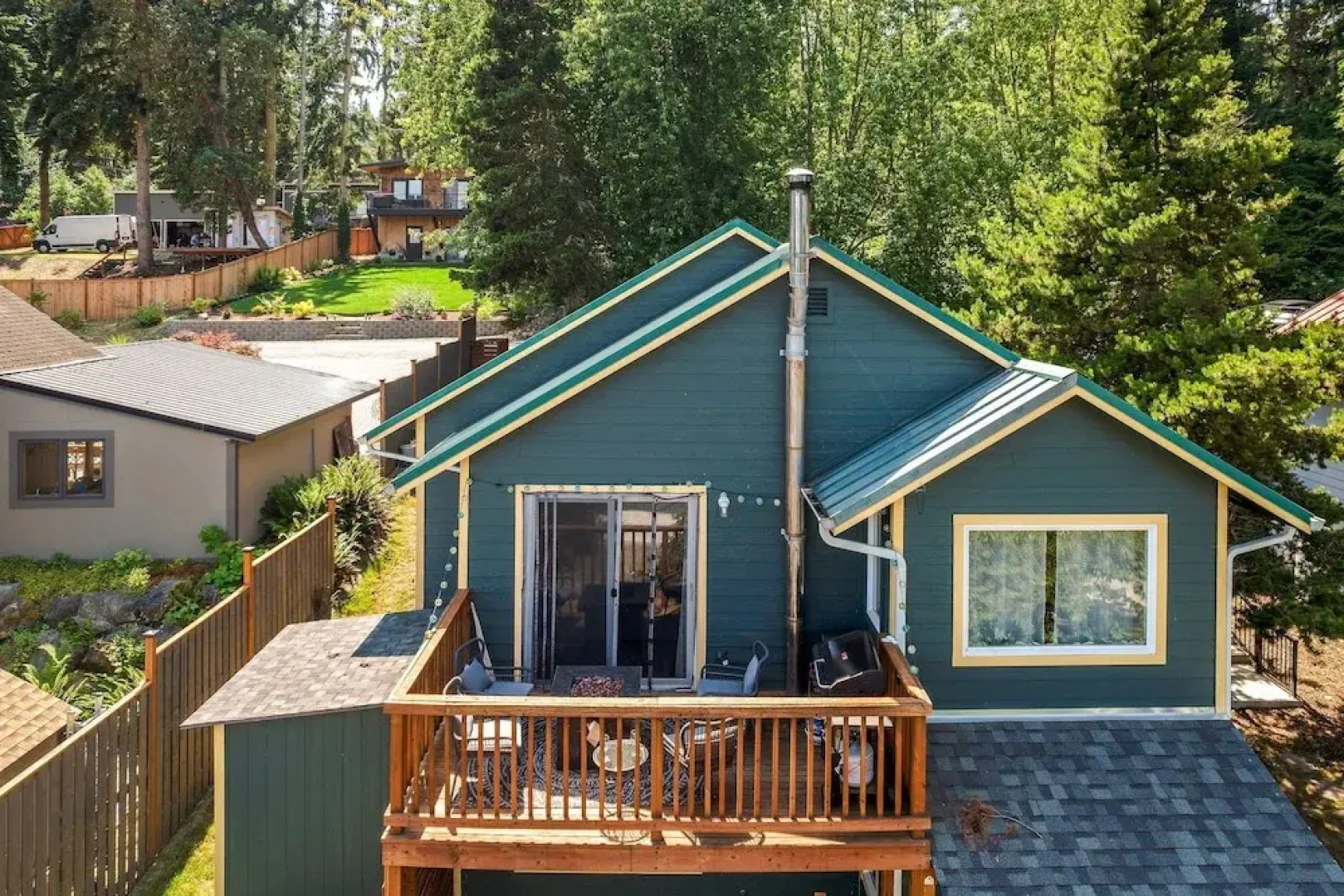 Seaside Getaway by Avantstay Deck w Views