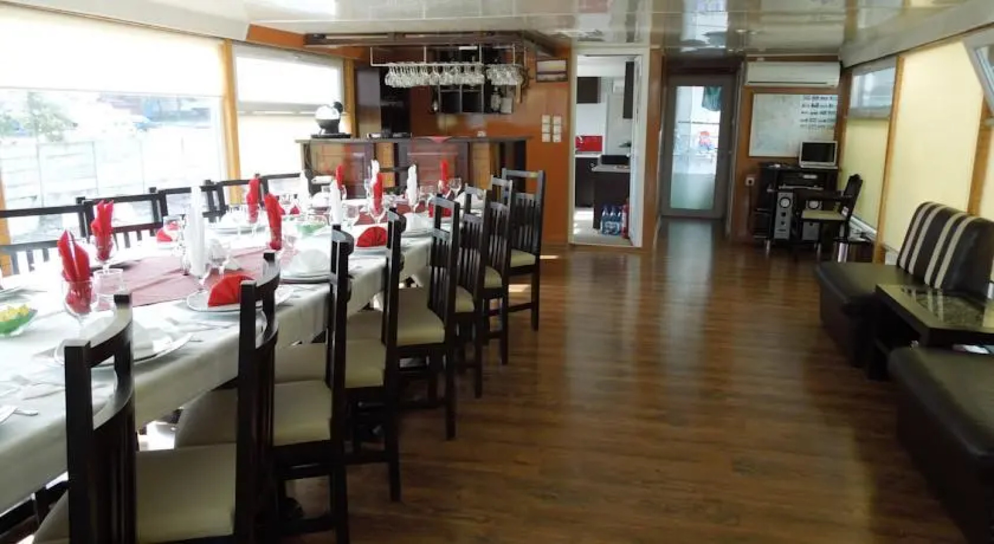 Hotel Plutitor Delta Ways