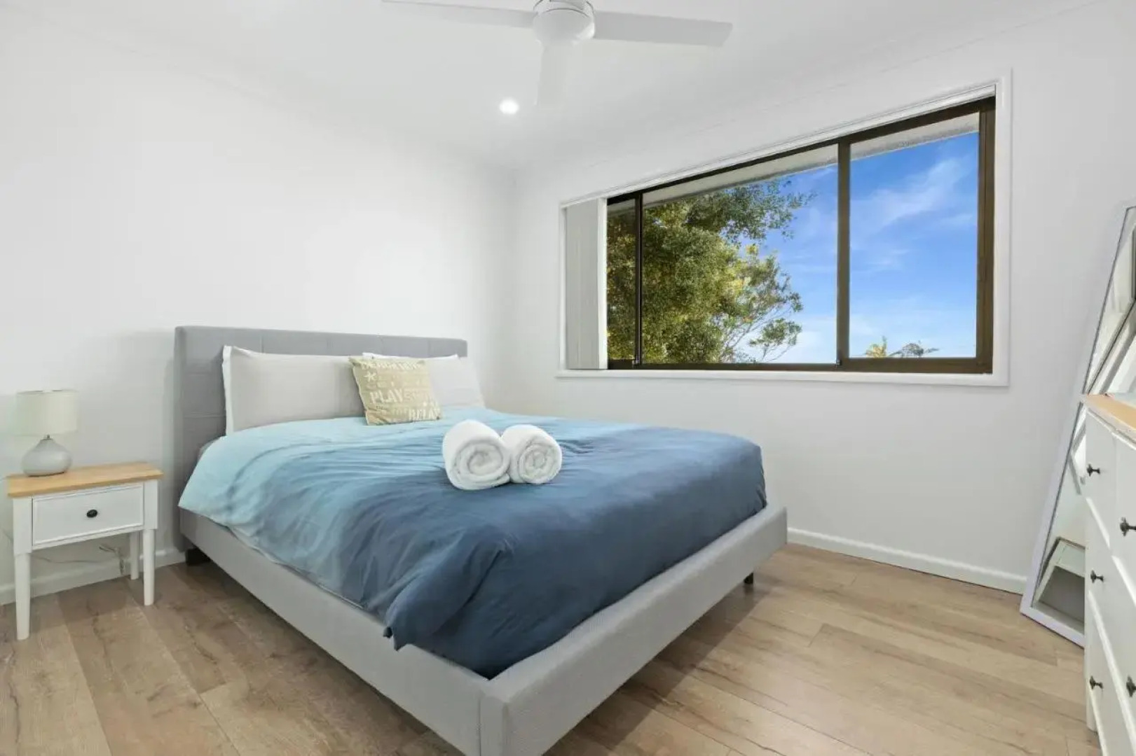 Modern Family Holiday Home Overlooking Jervis Bay