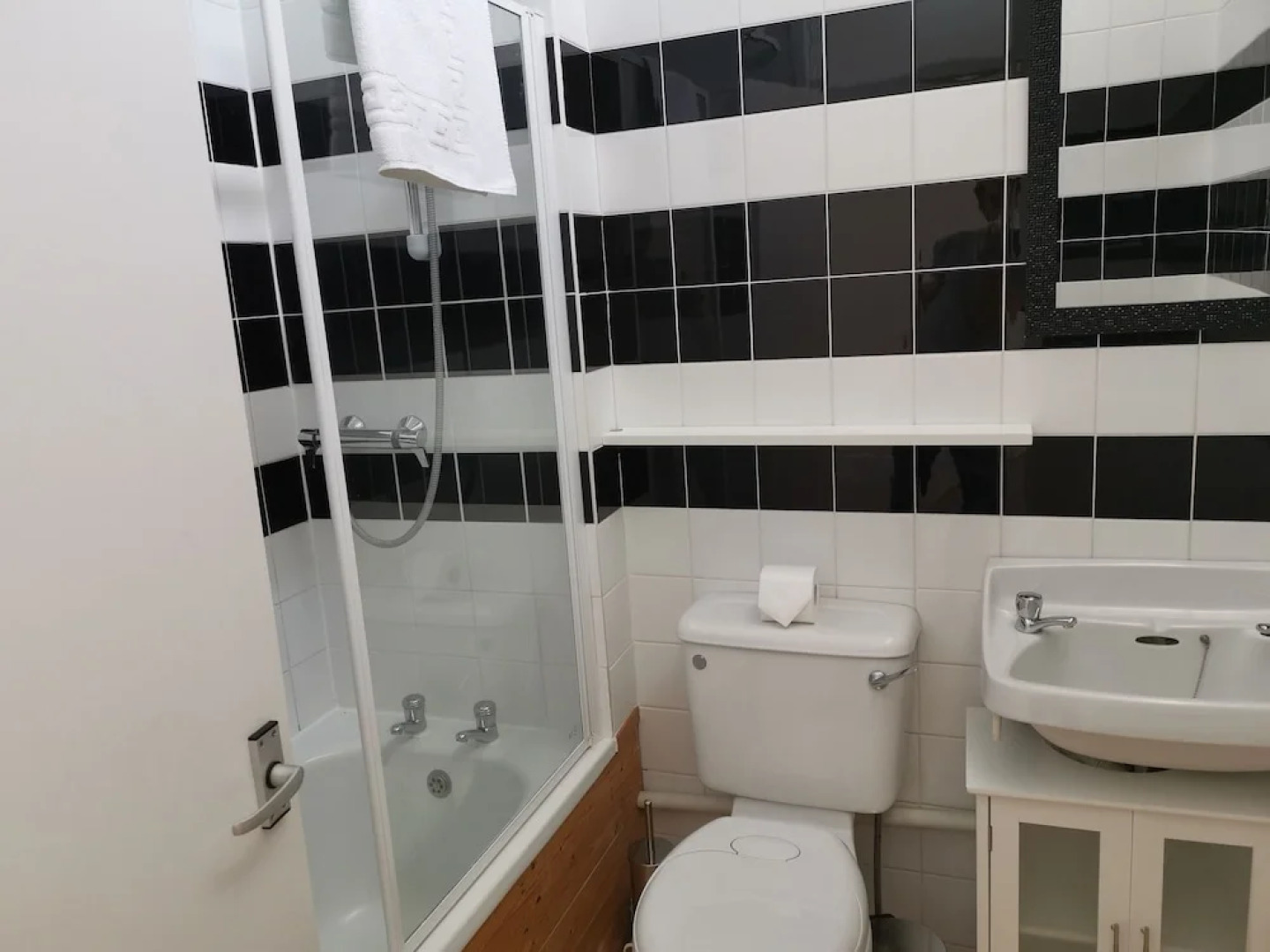 BookedUK - NEW Large duplex apartment