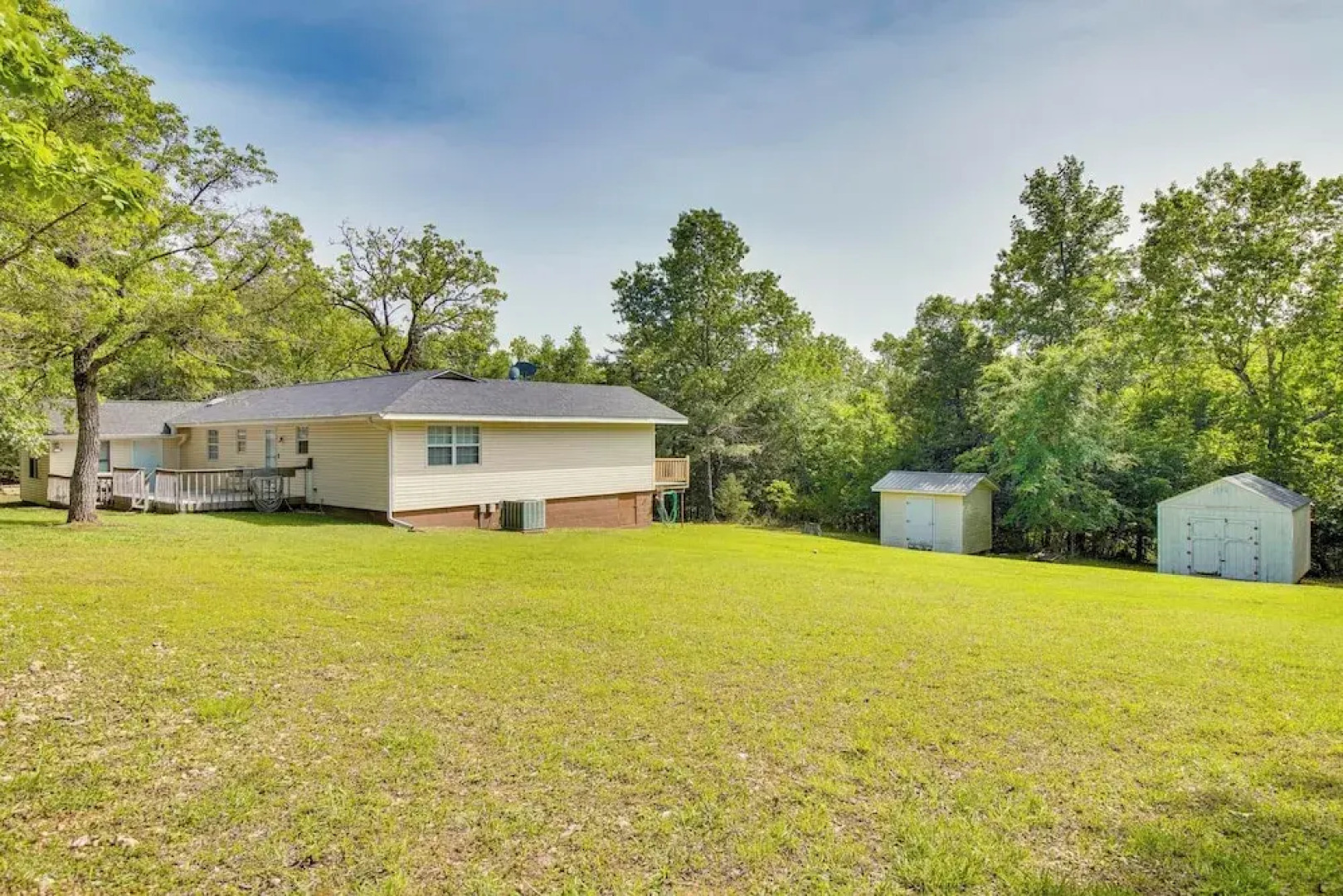 Spacious Mountain Home Retreat Near Norfork Lake!