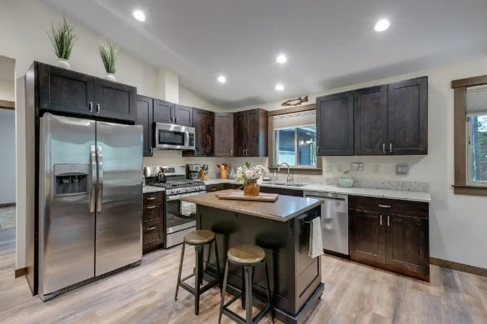 Mt Baker Lodging Cabin 50 - HOT TUB, AC, SLEEPS 4! by MBL