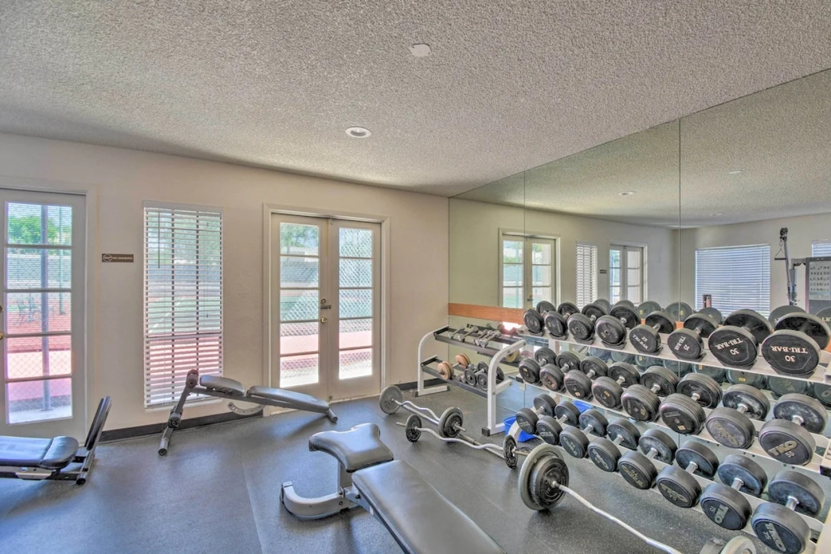 Sleek Phoenix Condo: Walk to Biltmore Fashion Park