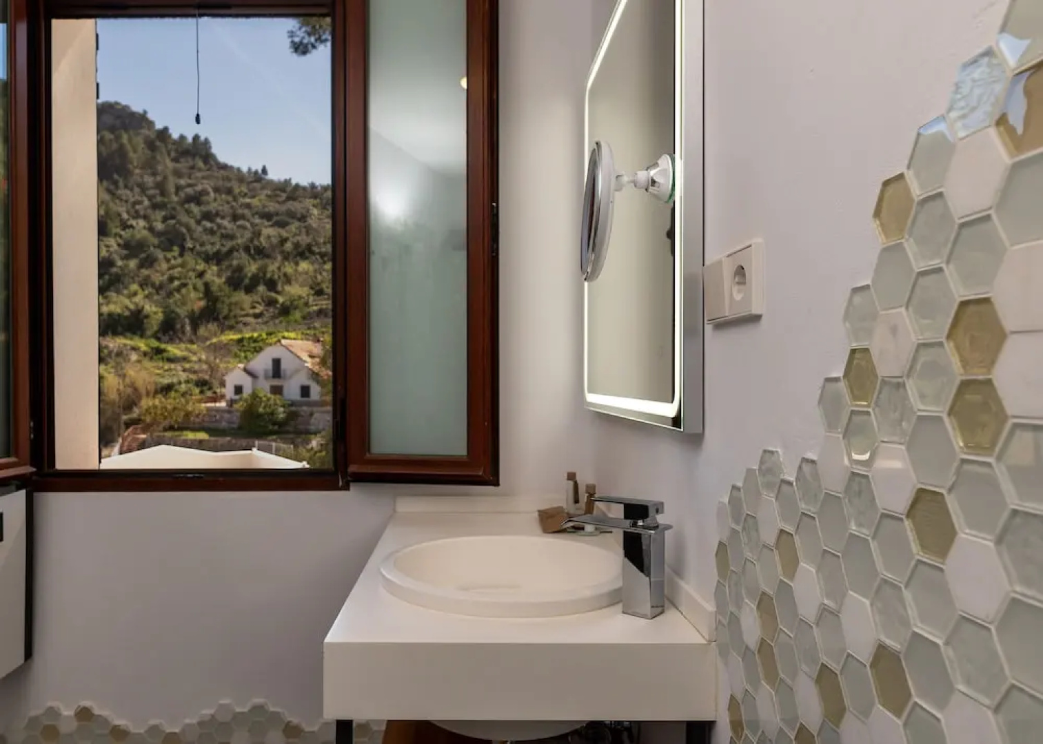 Young Hotels Spain SL