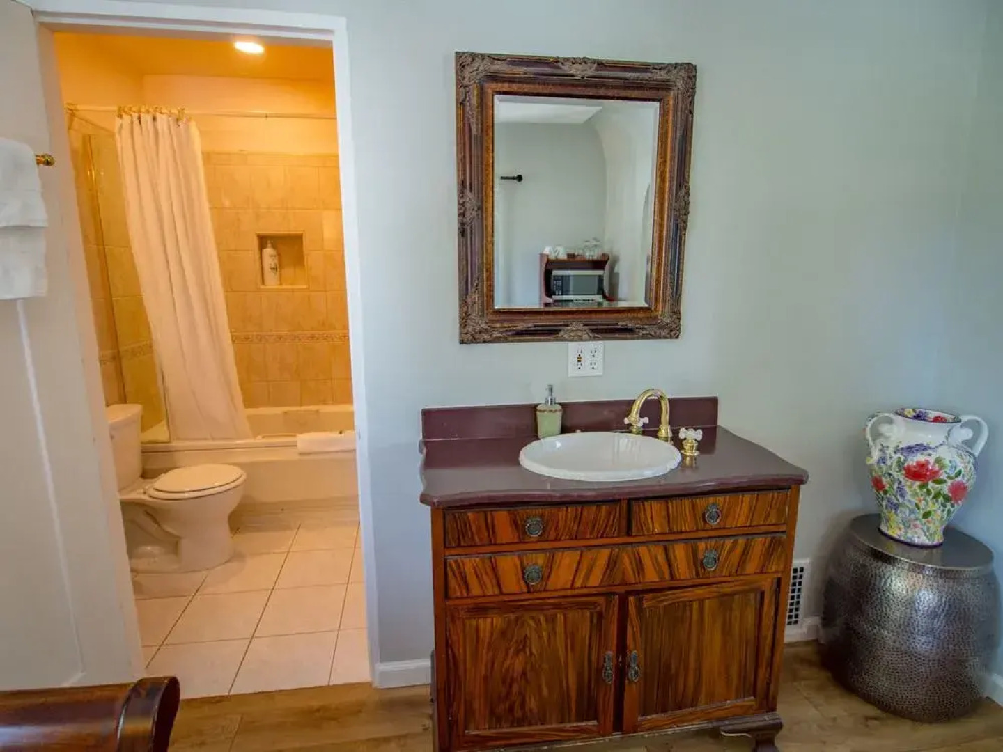 Old Yacht Club Inn Vacation Rentals