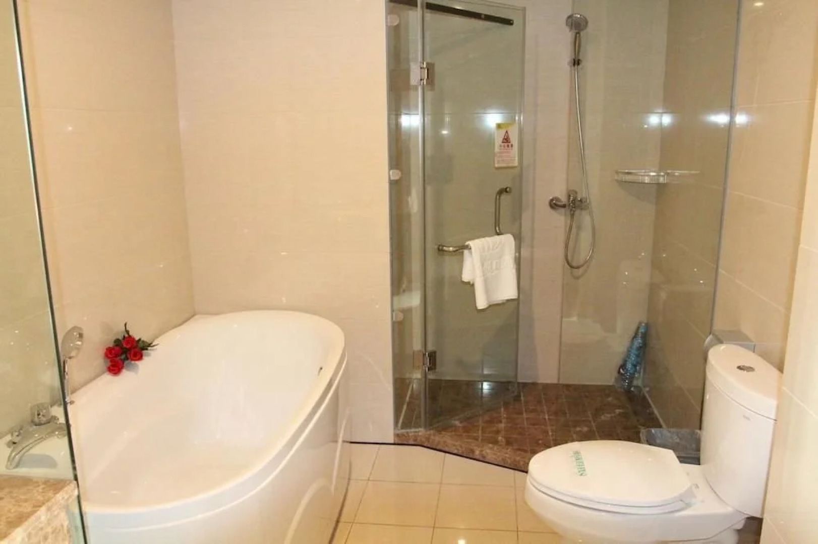 Deqing Ruijing Holiday Hotel