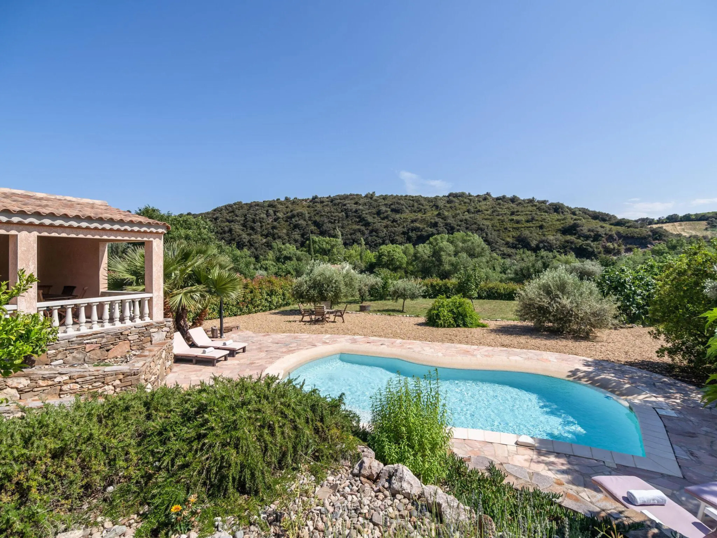 Spacious Villa in Roquebrun with Swimming Pool