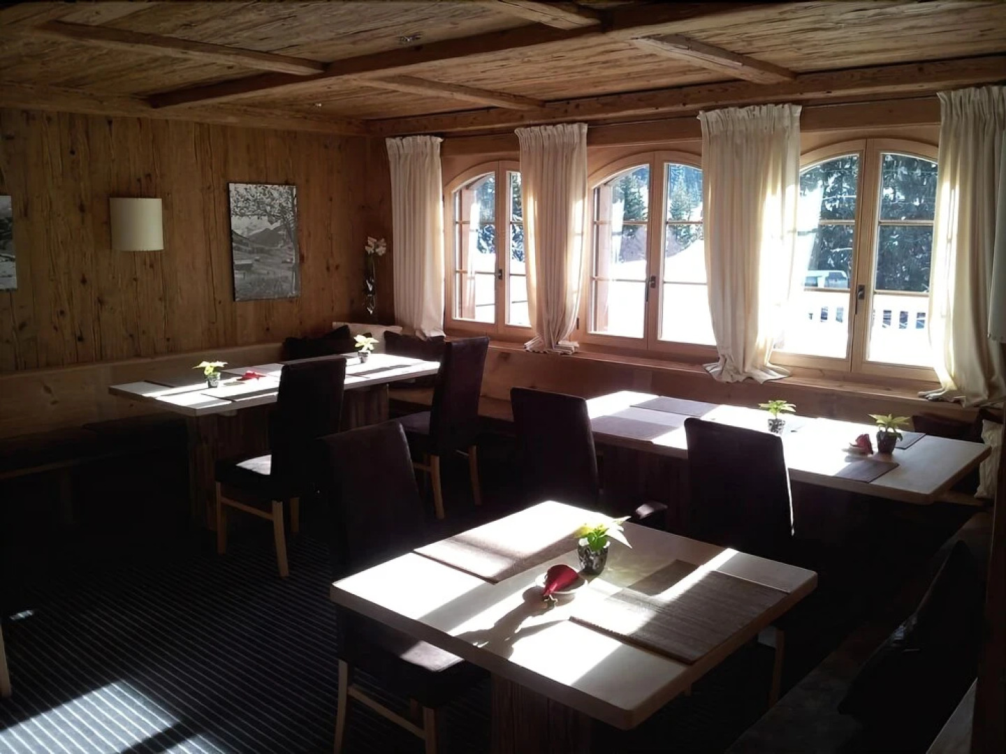 Hotel des Alpes by Bruno Kernen