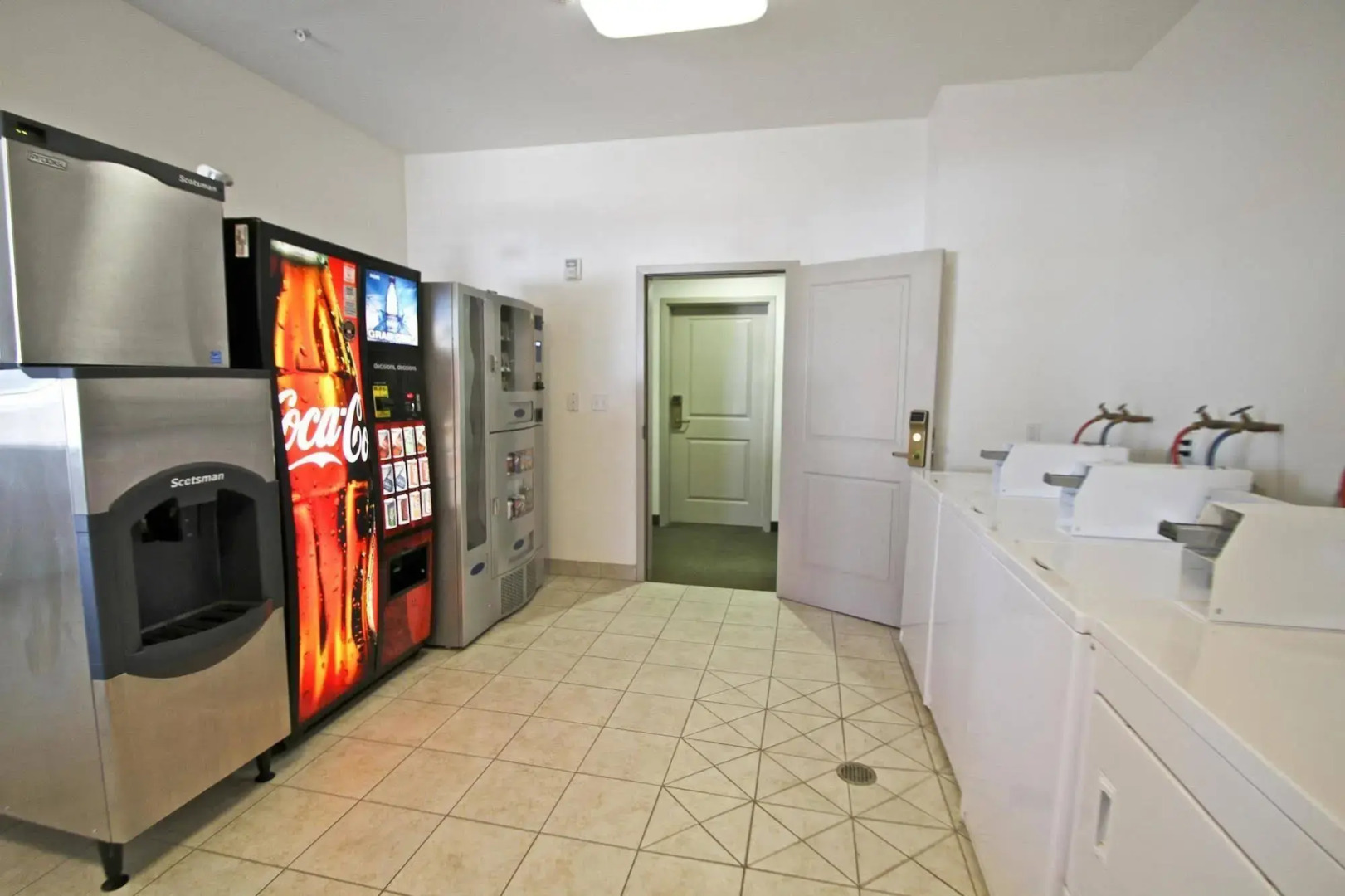 Studio 6 Bakersfield, CA