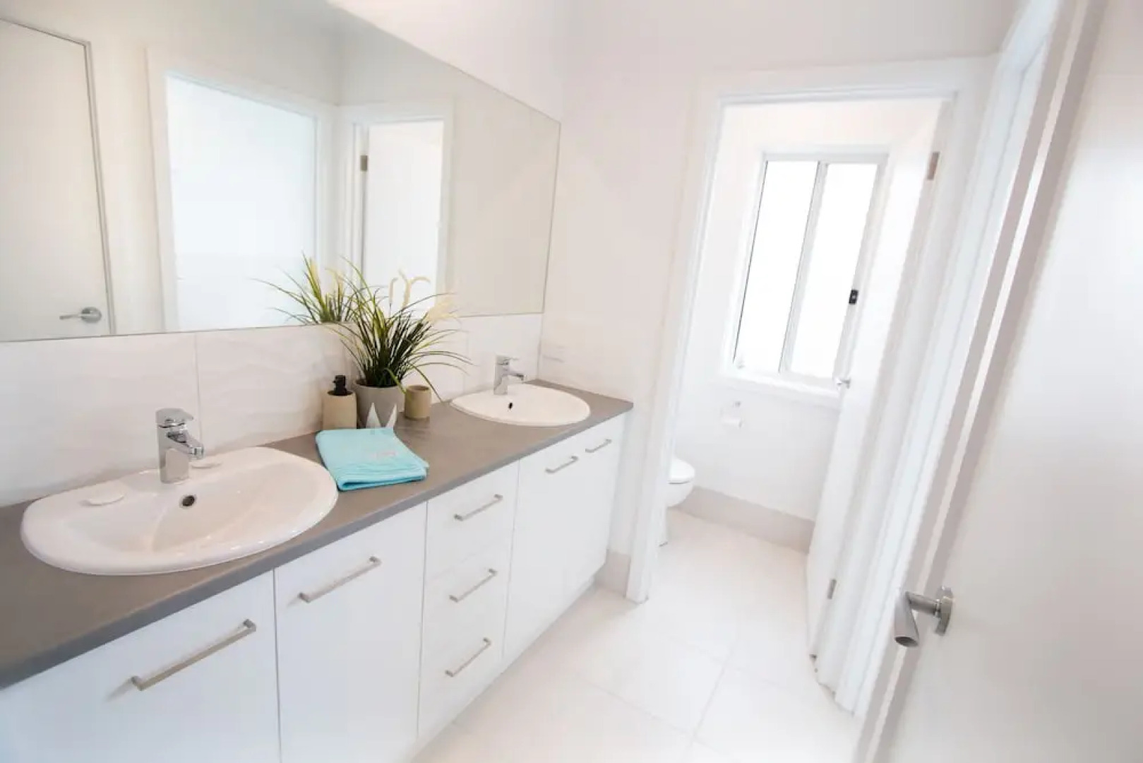 ‘Serenity’ and sweeping Murray River views