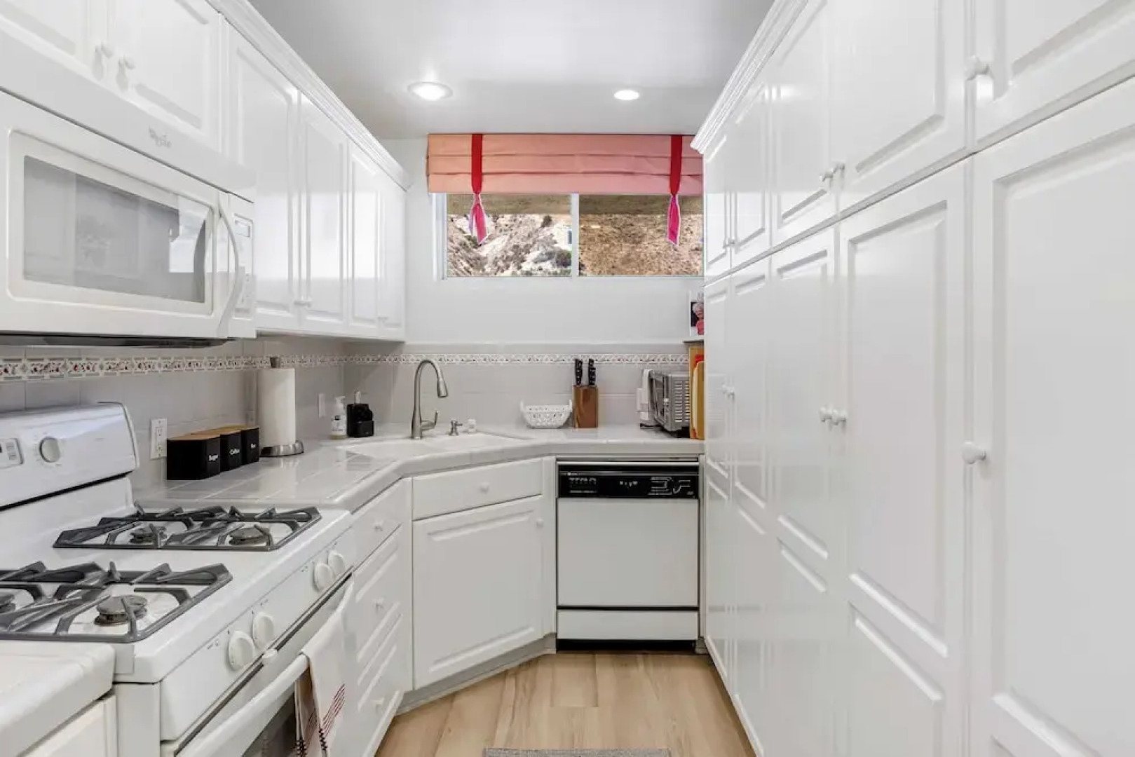 Oceanfront Gem w/ Balcony, Pool, Hot Tub & Carbon Beach Access Bluewater Haven by Avantstay