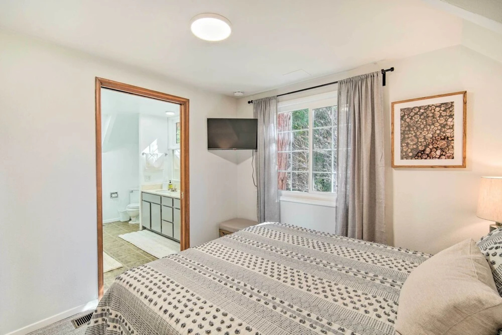 Stunning Getaway in Lake Arrowhead!