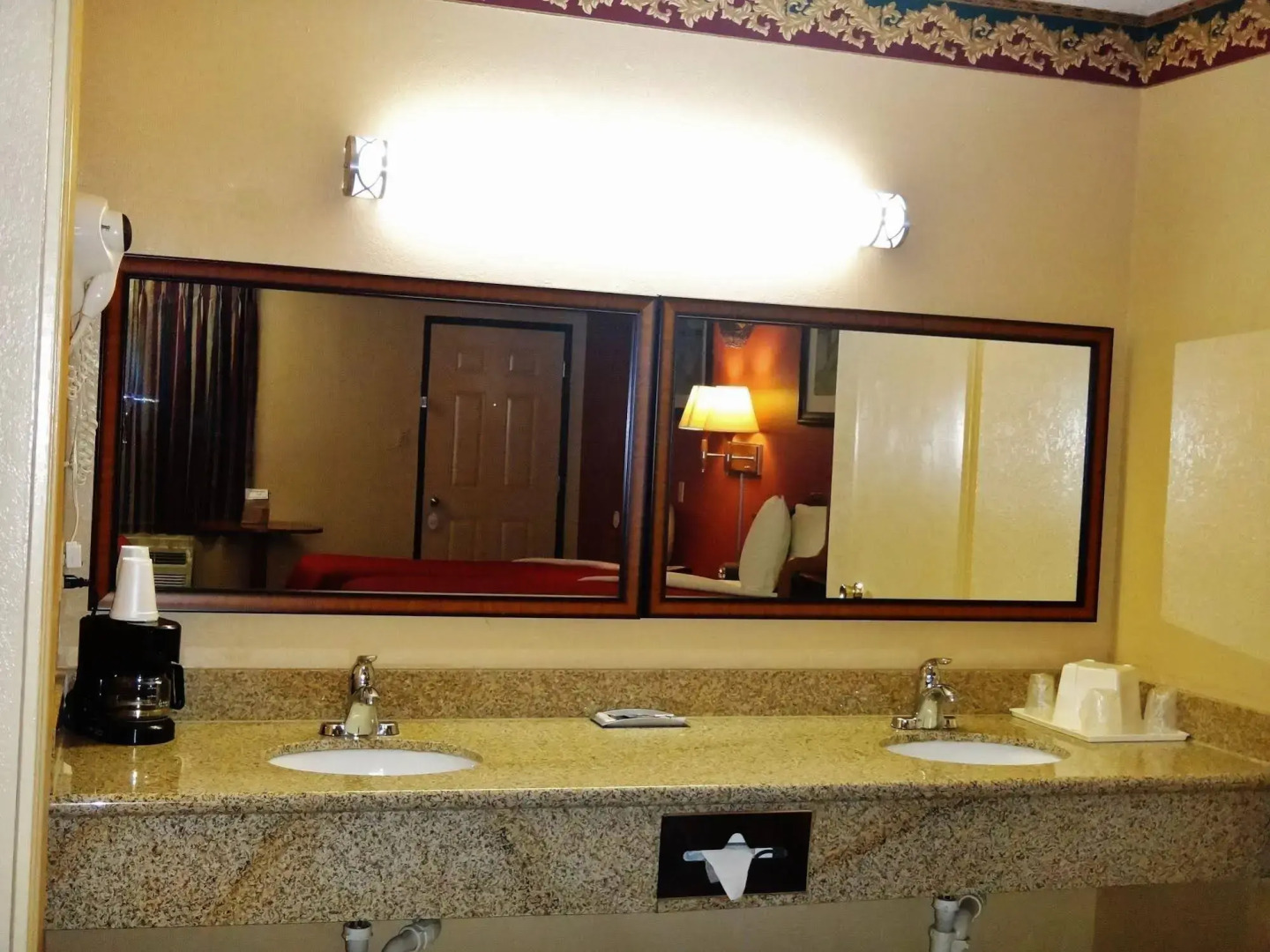 Freer Executive Inn and Studios