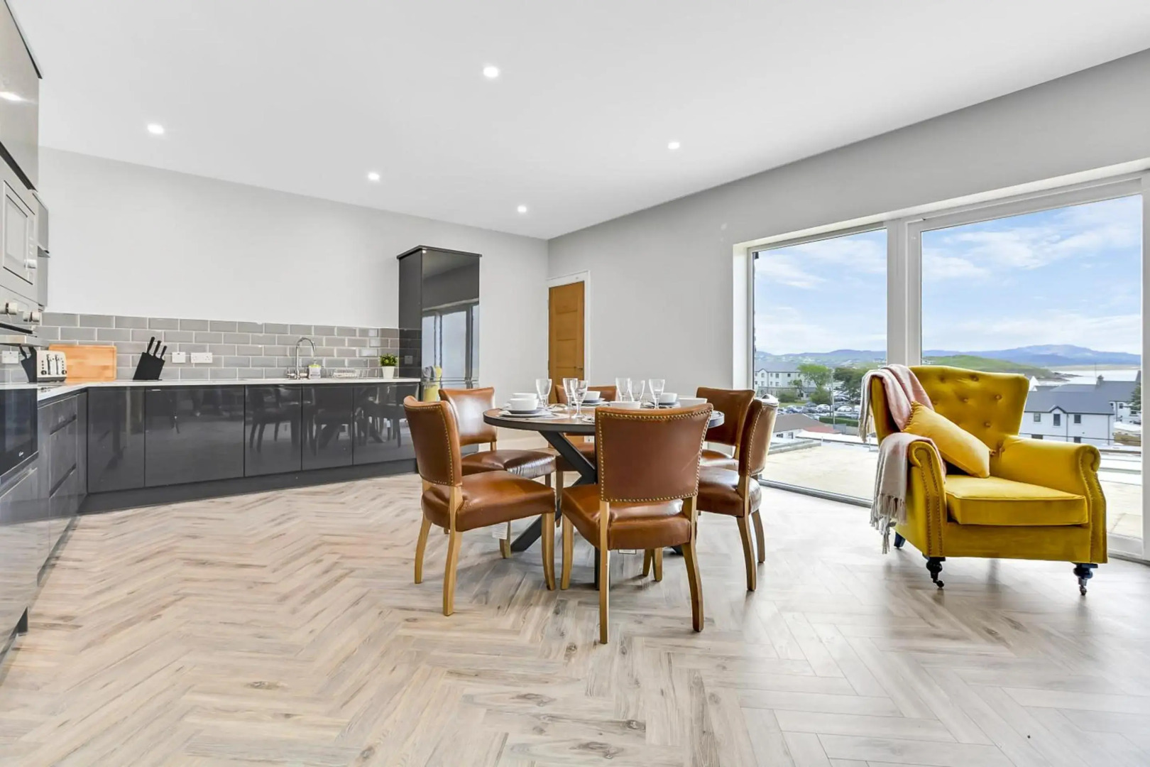 BayView Luxury 3 Bedroom Apartment First Floor