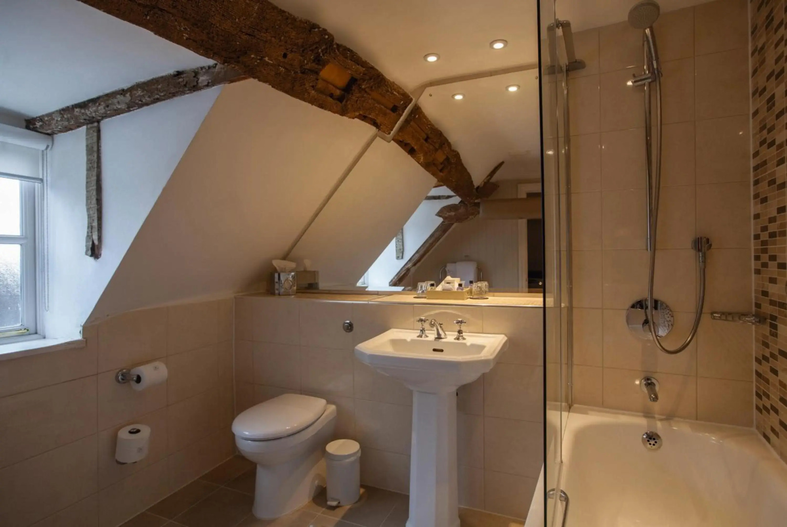 Macdonald Bear Hotel