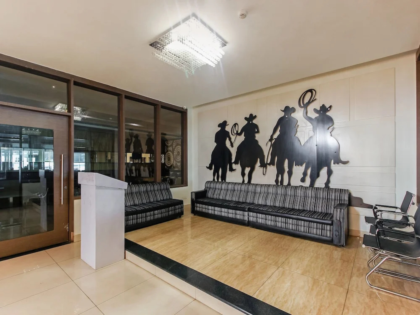 OYO 24799 Redlas Inn