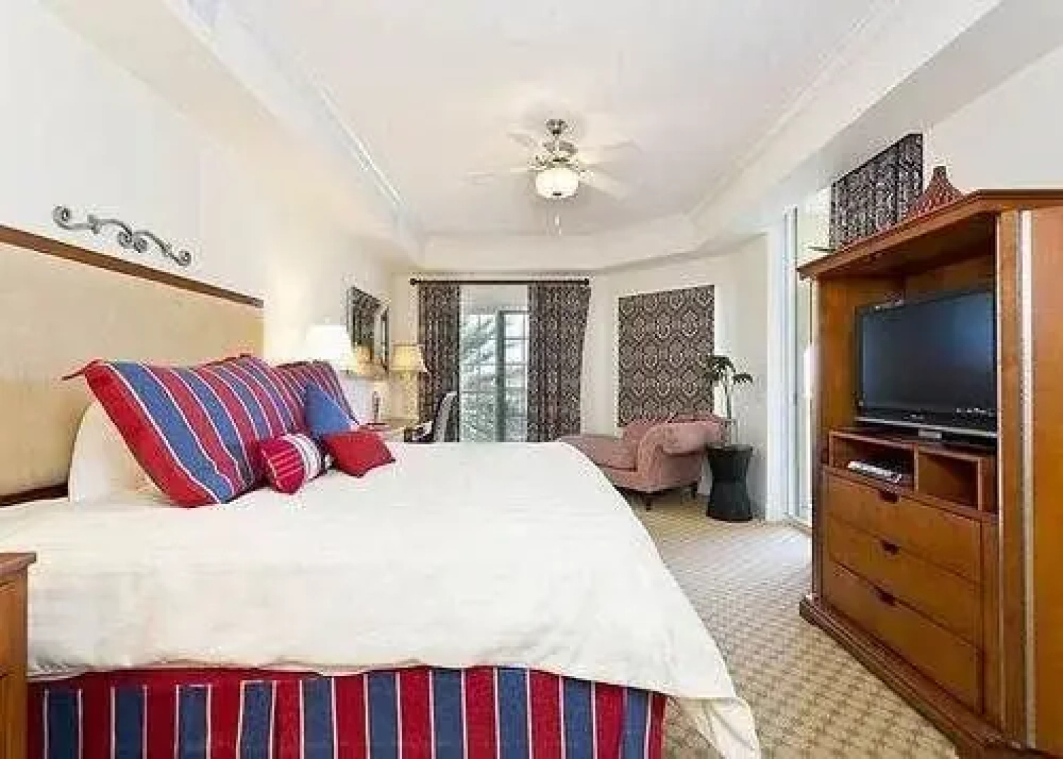 Yacht Harbor 470 4th floor 3 bedrooms condo by RedAwning