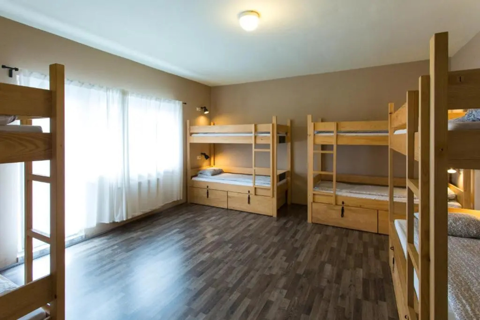 Falling Lakes Hostel