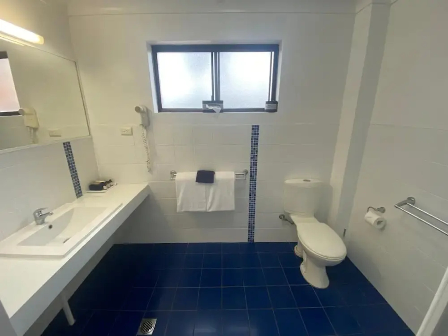 Avaleen Lodge Motor Inn