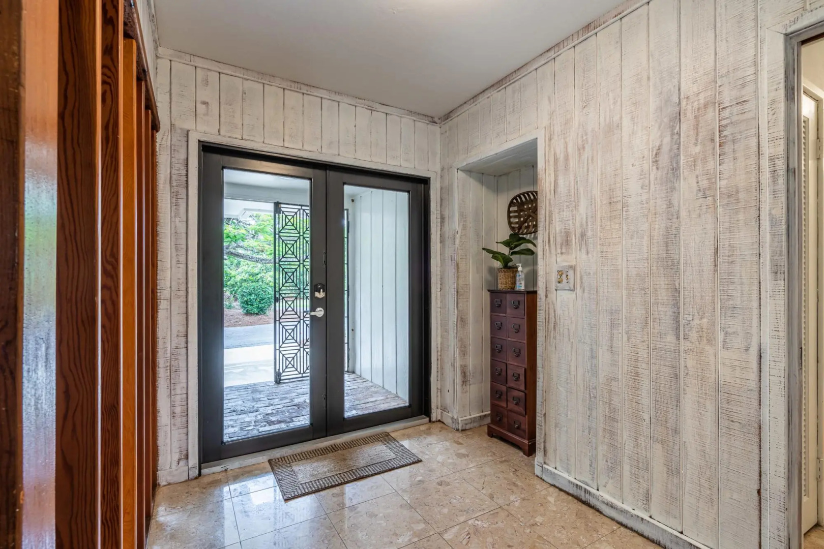 Unique Farmhouse Oasis - Pool Game Room and Pond