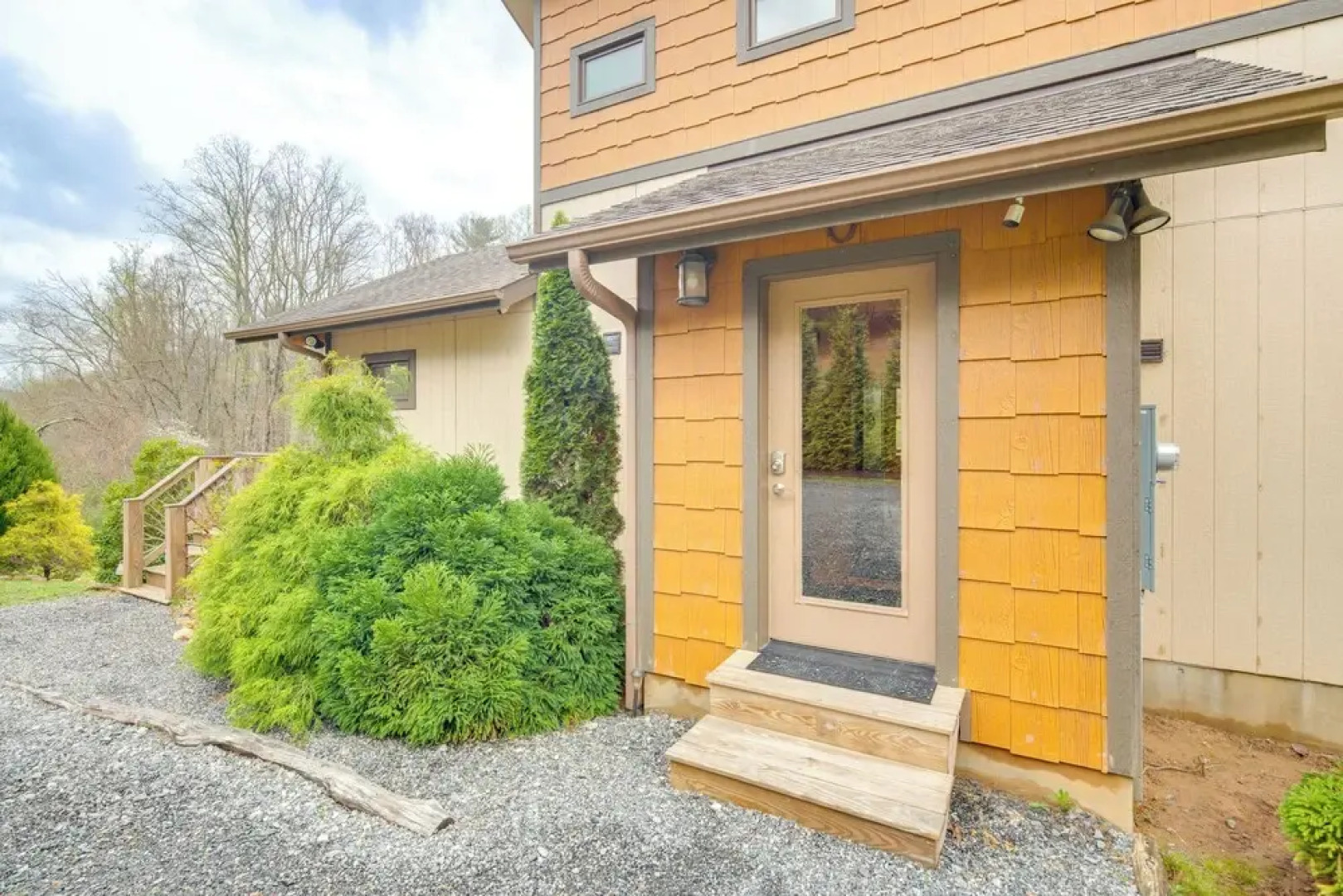 Sawyers Cabin w/ Hot Tub in Blue Ridge Mtns!