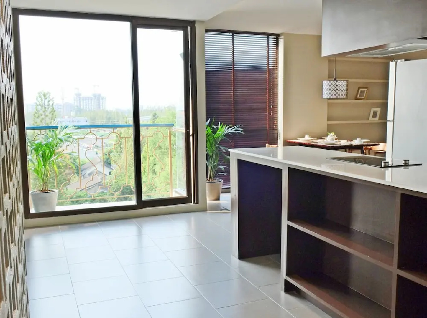 Balcony Courtyard Hotel & Serviced Apartment