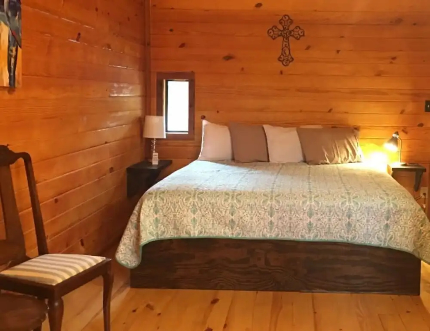 The Historic Leakey Inn