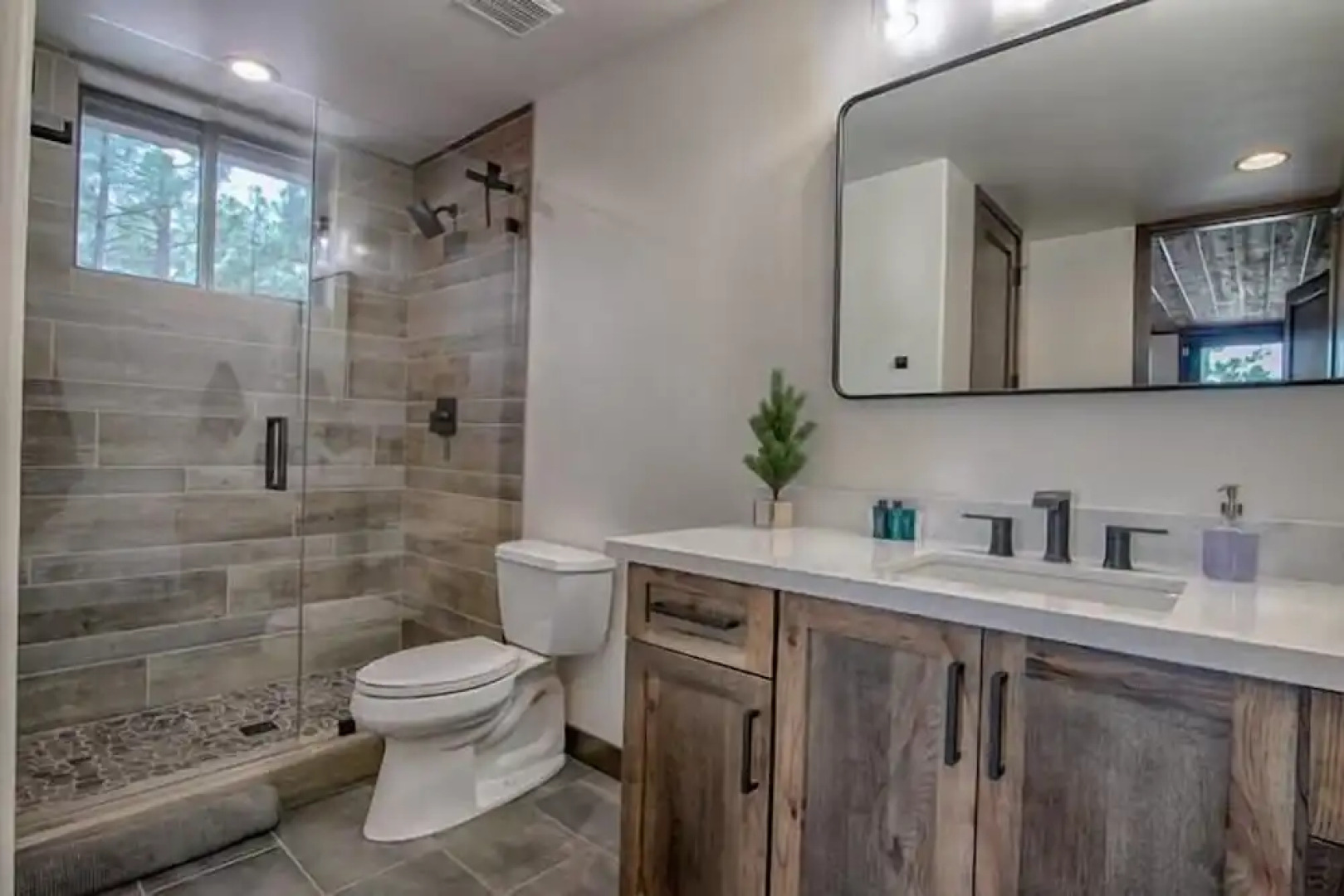 At Whispering Pines 4 Bedroom Home by RedAwning