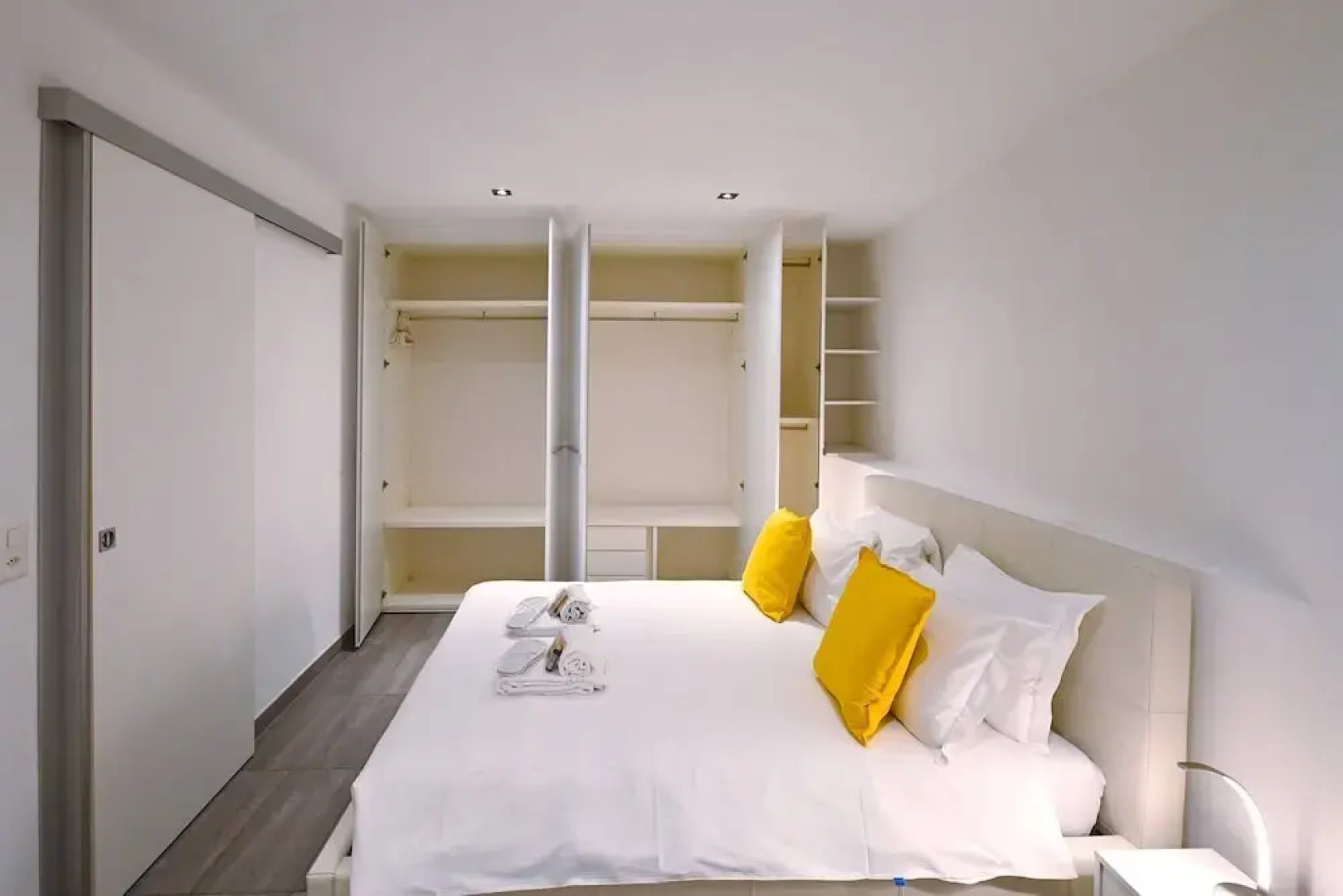 Sunny Suite With Lake View