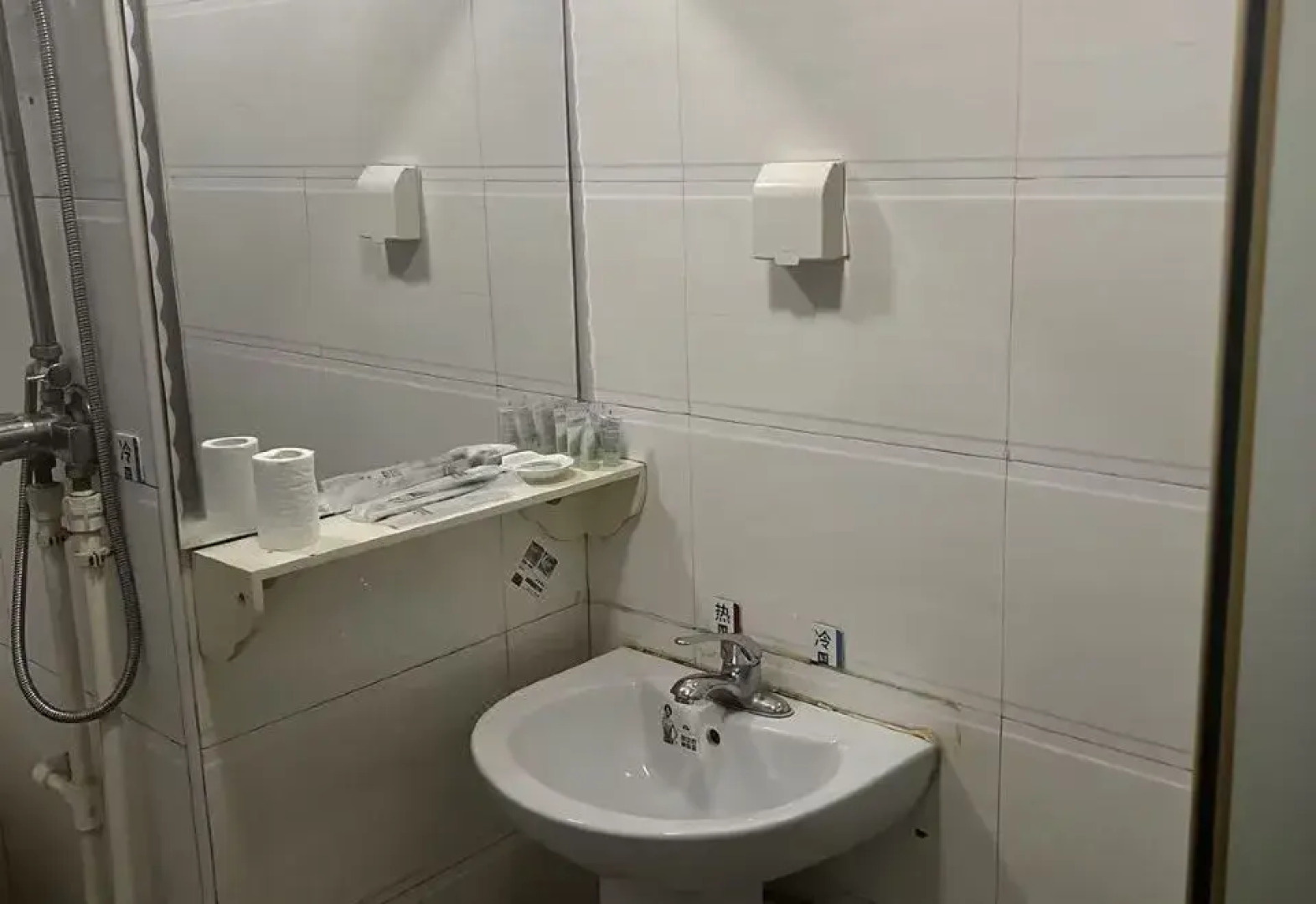 XinYuHaoHotel（formerlyOrientalPearlHotel）