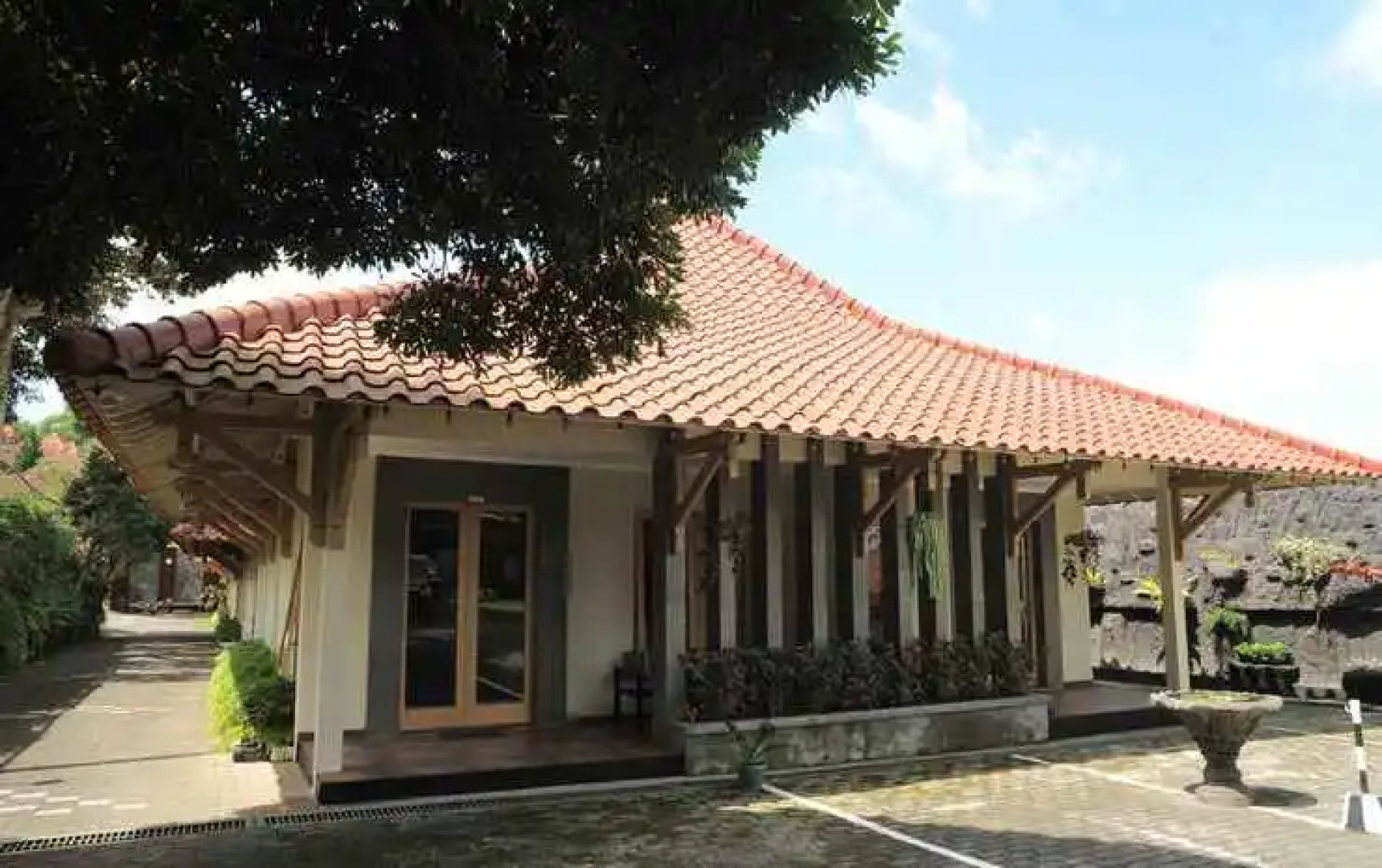 Nuwis Hotel & Convention