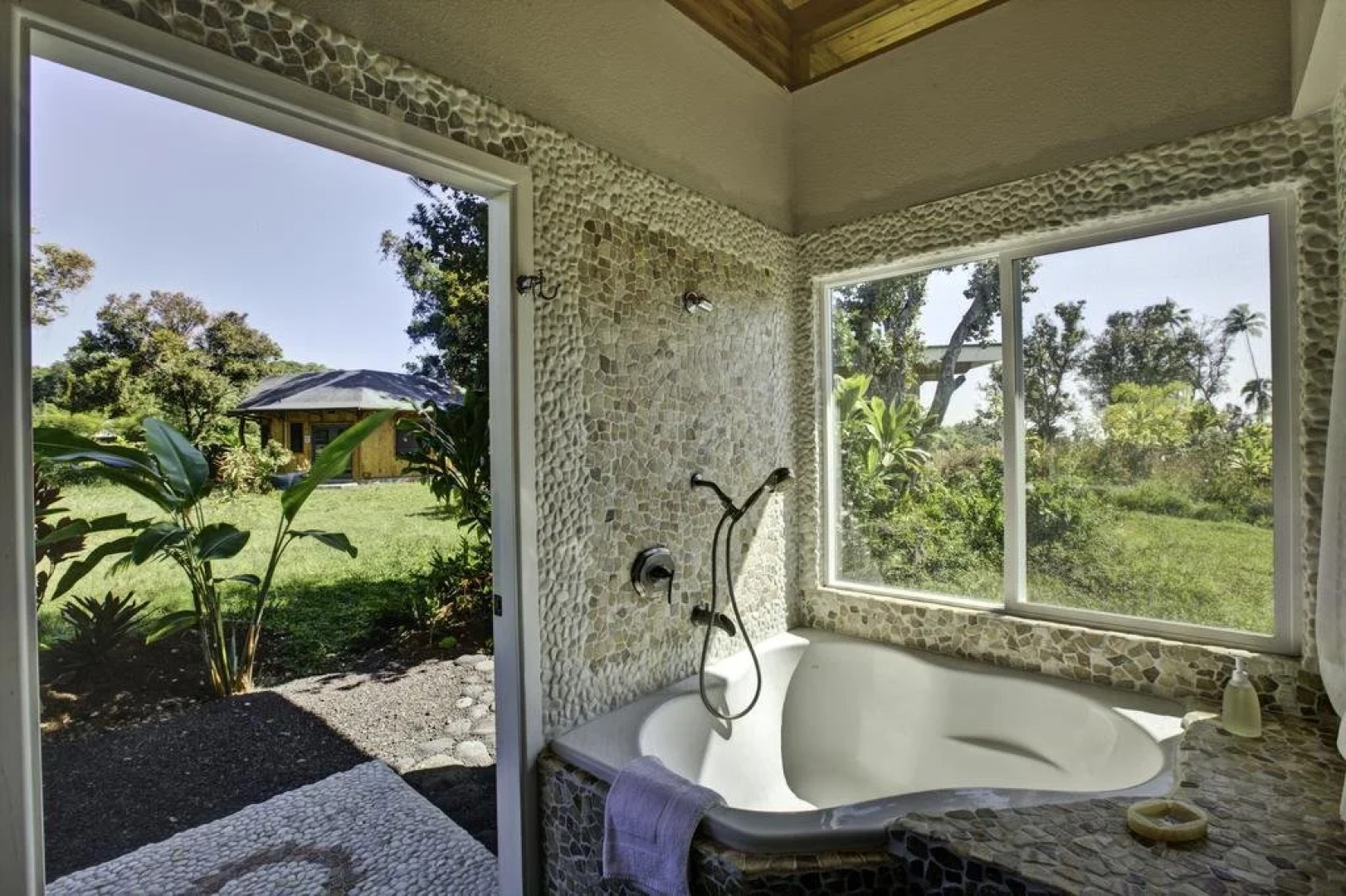 Kalani Oceanside Retreat