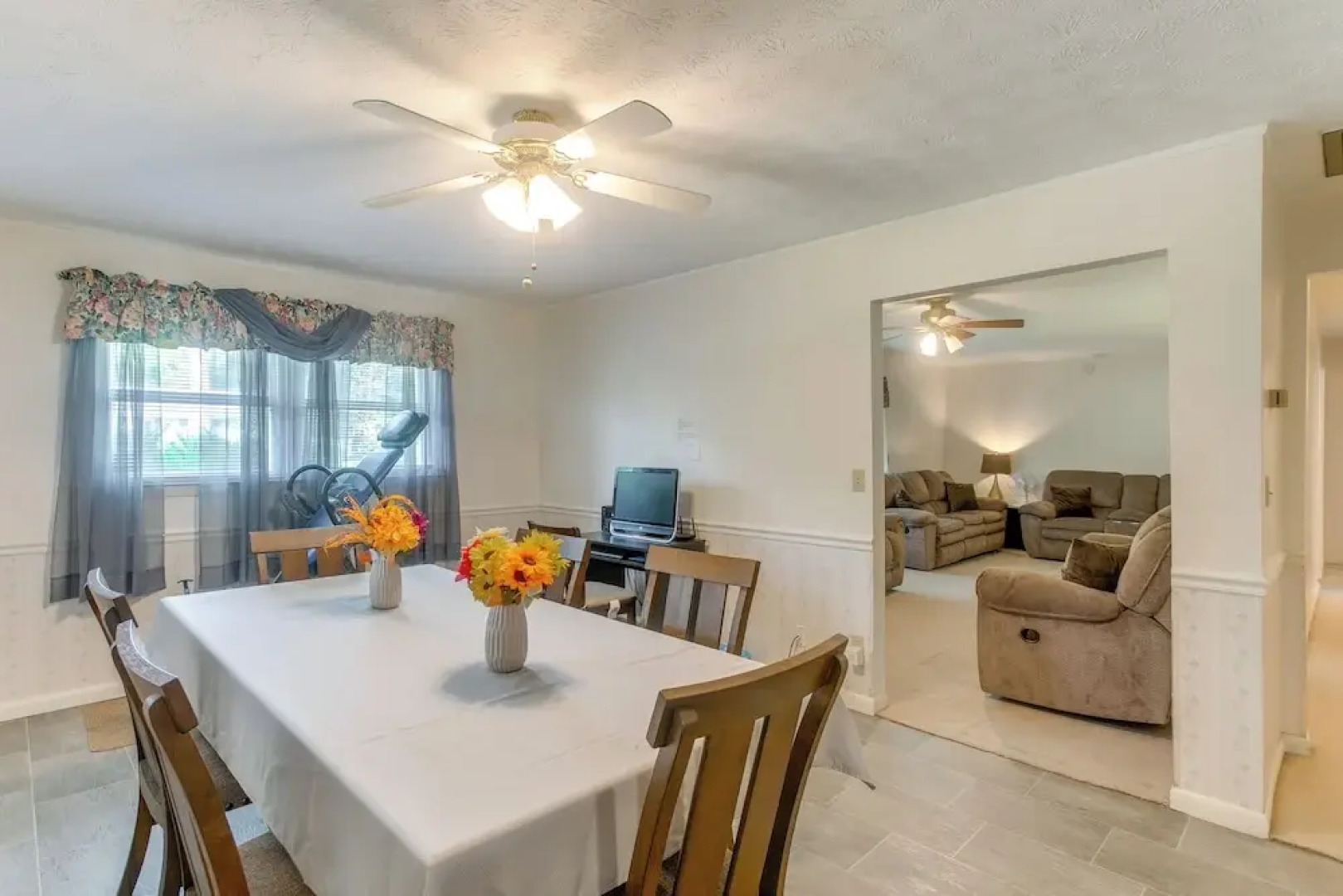 Cozy Waycross House w/ Yard & Screened Patio!