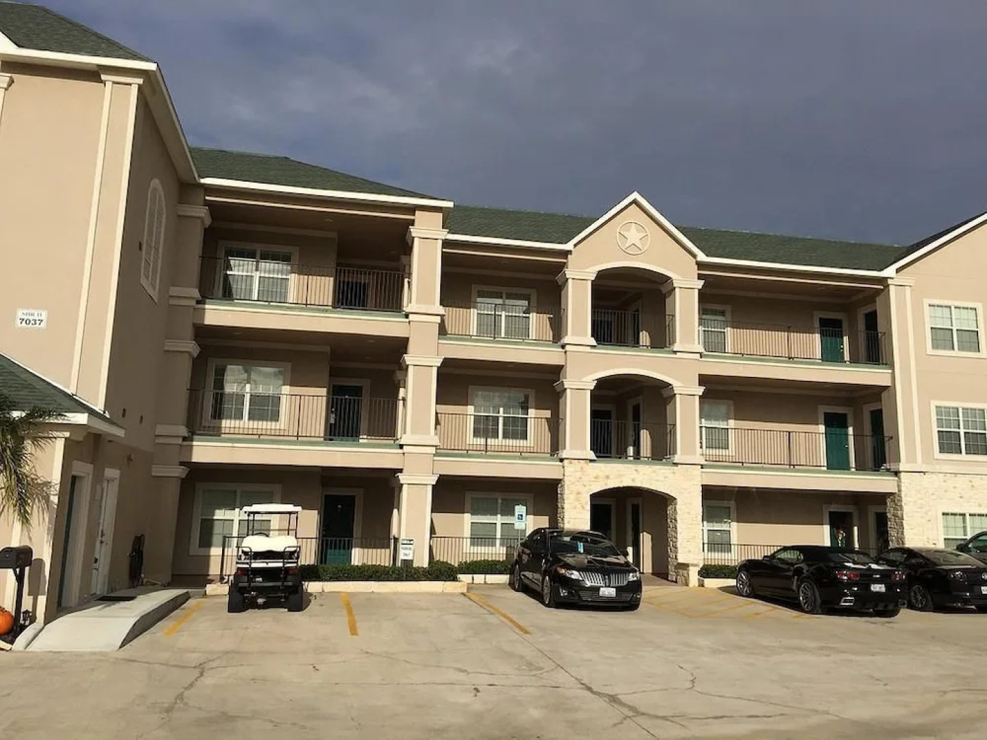 Southern Empress Lakeside Condominiums