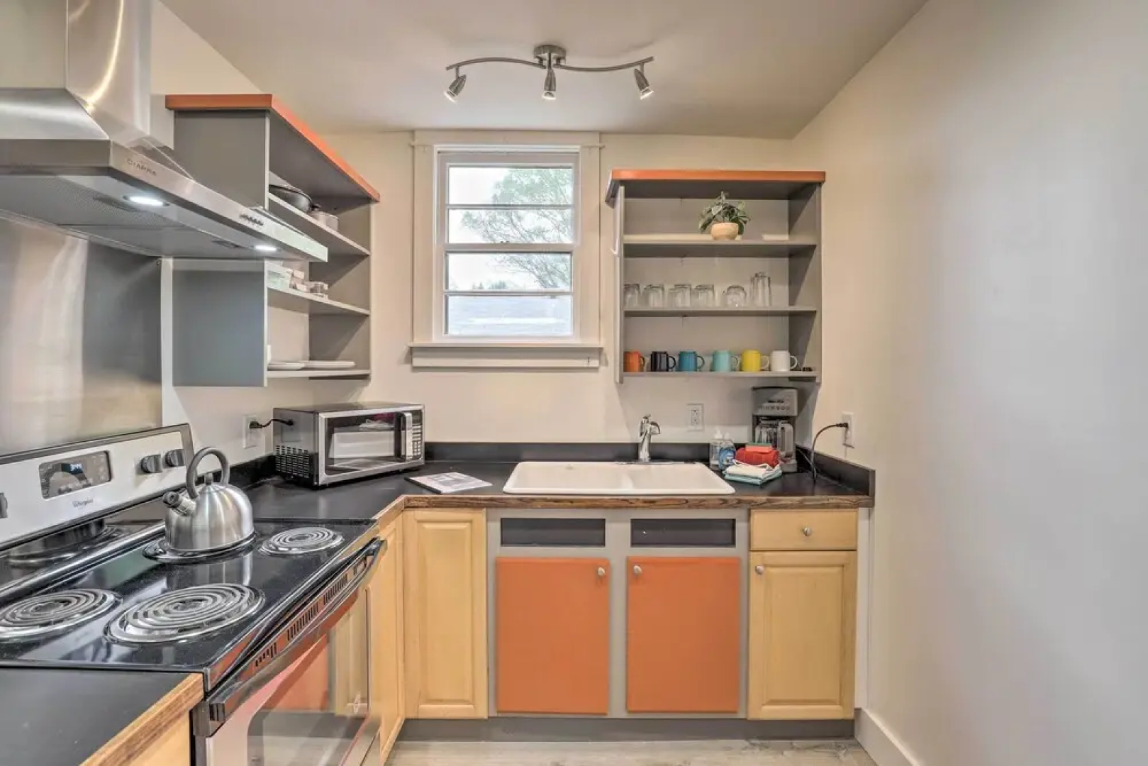 Weaverville Studio ~ 9 Mi to Dtwn Asheville!