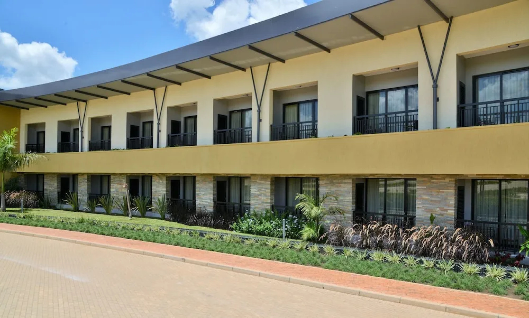 Mantis EPIC Hotel & Suites