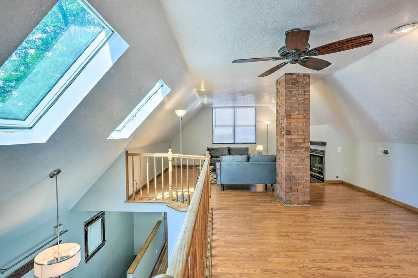 < 3 Mi to Dtwn: Cleveland Apt w/ Deck & Wet Bar