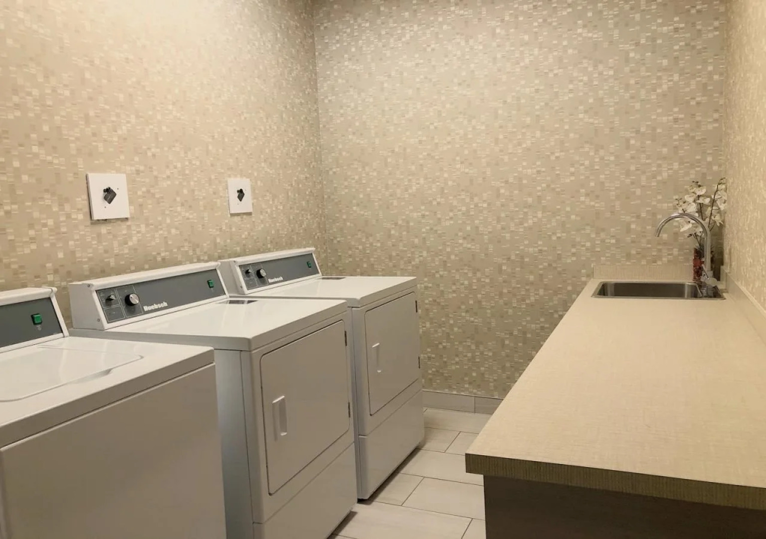 Landis Hotel & Suites