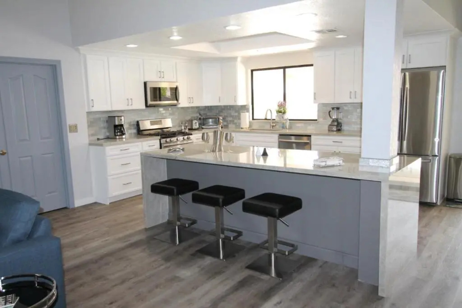 Comfortable vacation property 12 minutes from downtown.