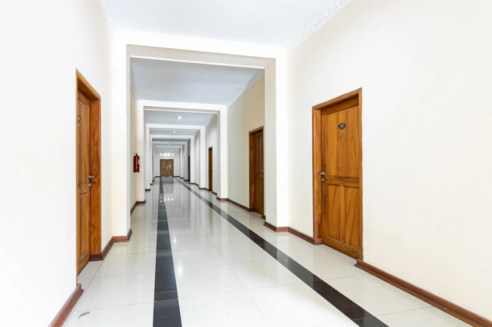 RedDoorz Plus near Alun Alun Karanganyar