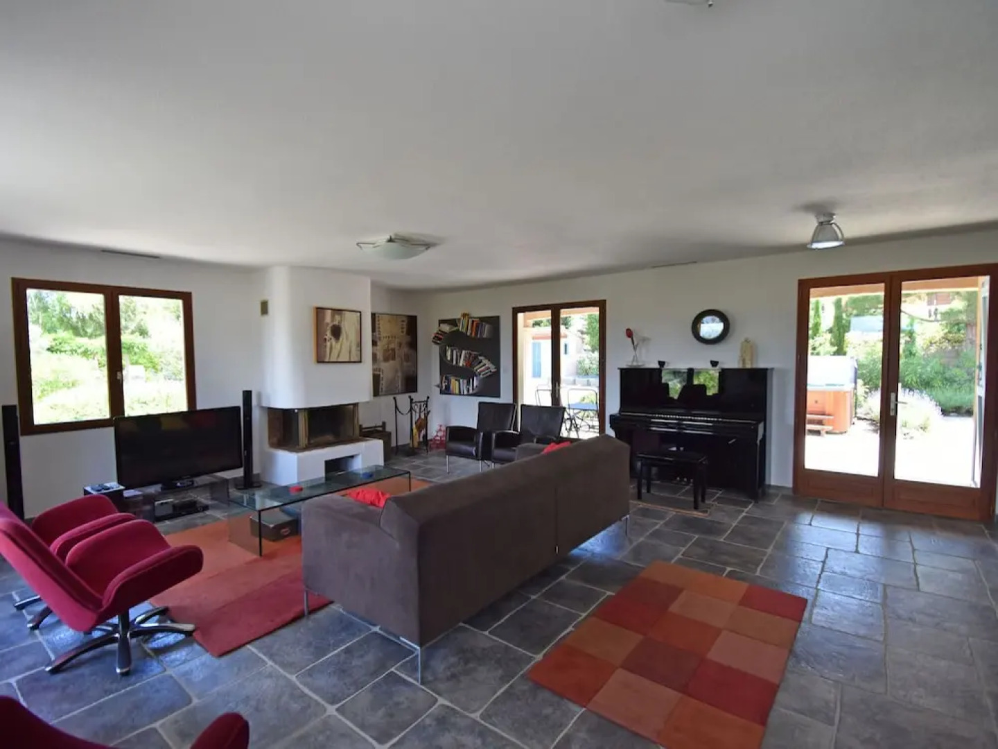 Modern Villa in Montbrun-des-Corbieres with Private Pool