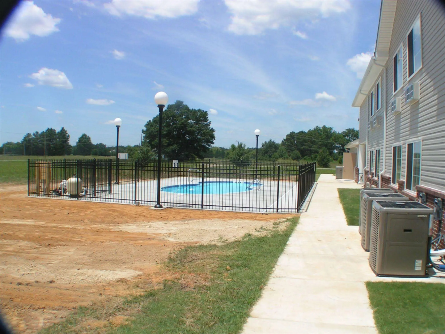 Heritage Inn & Suites