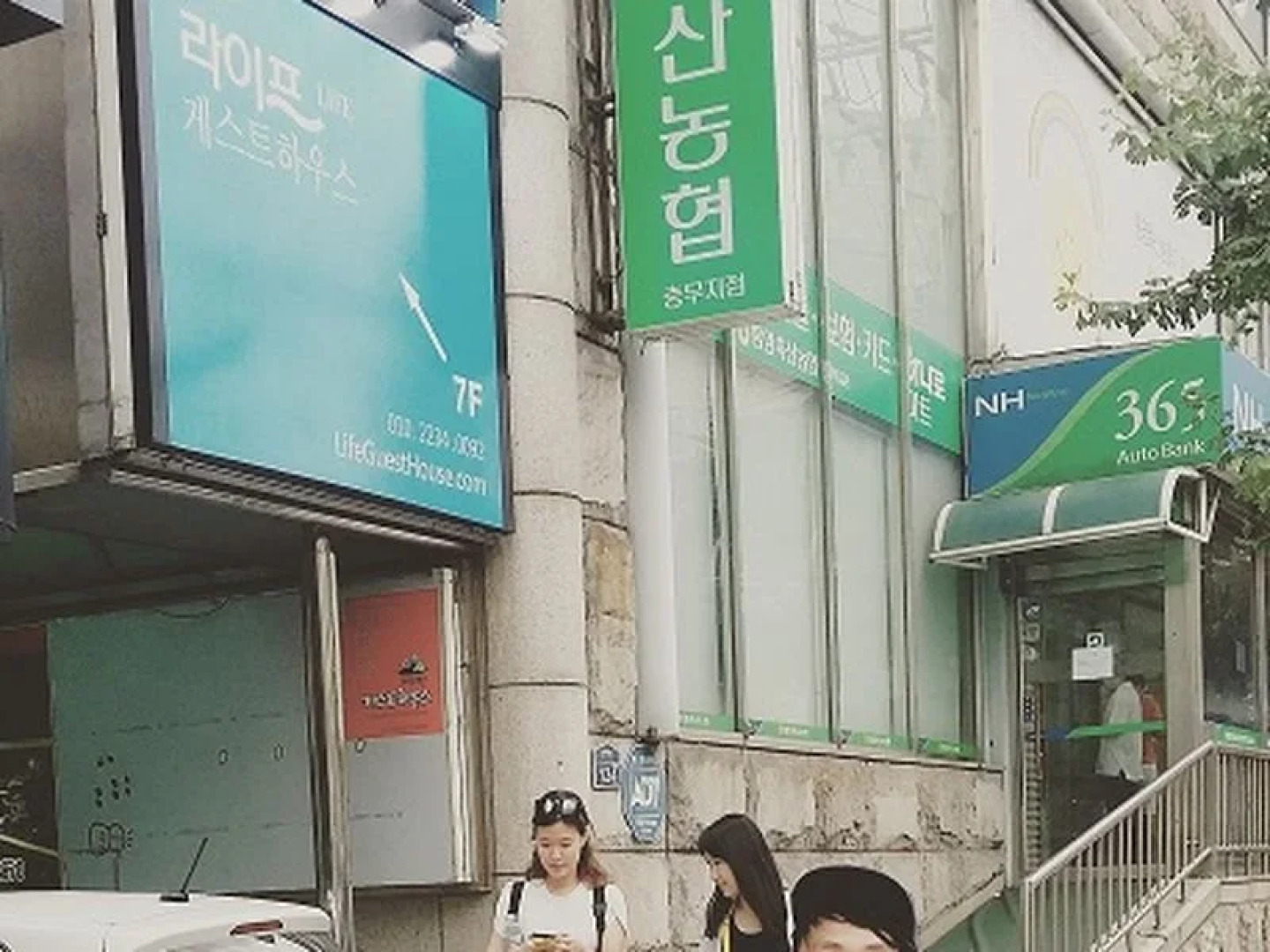 Life Guesthouse - Hostel