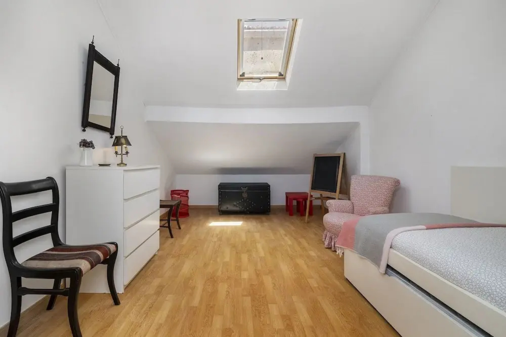 Amazing House In Carcavelos Historical Center W/ Private Patio & Bbq