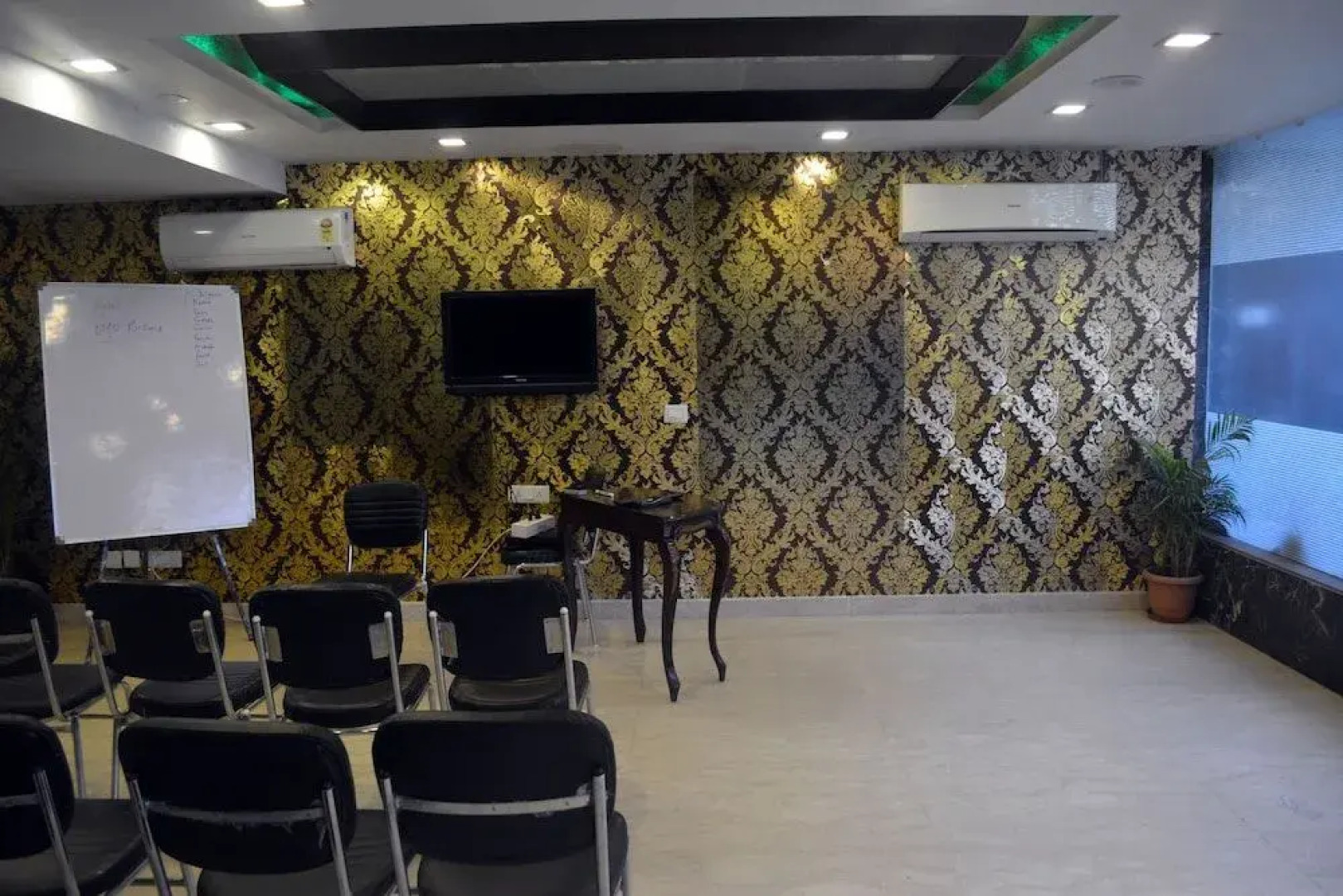 OYO 464 Hotel Lotus Palace