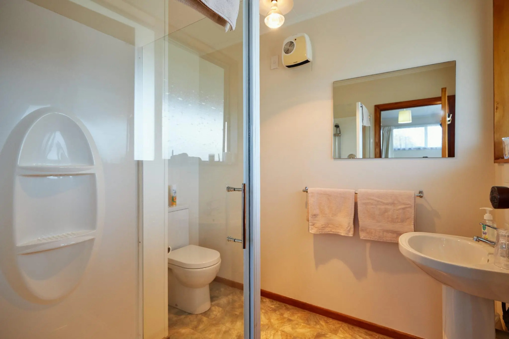 Brook House Bed & Breakfast and Cottages