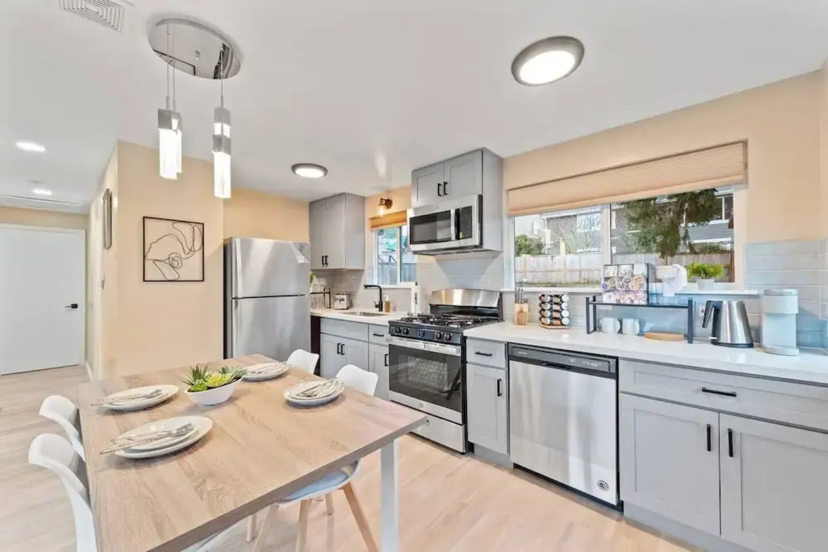 Lakeview Home in Renton, Walk to Beach, AC, Fenced